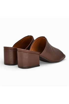 Ciabatta donna Uau in pelle colore marrone. UAU | C64-PELLE MARRONE